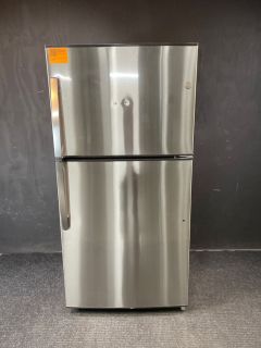 GE 33 Inch 21 Cu Ft EnergyStar Top Freezer Refrigerator with Icemaker in Stainless - GIE21GSHSSC