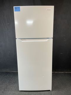 Frigidaire 28"W 18 Cu Ft EnergyStar Top Freezer Refrigerator in White; Optional Icemak IMKTTM0018 - FFHT1822UW NEW