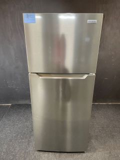 Frigidaire 28"W 18 Cu Ft EnergyStar Top Freezer Refrigerator in Stainles; Optional Icemak IMKTTM0018 - FFHT1822UVC