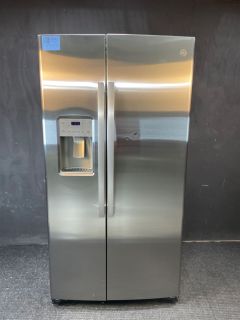 Refrigerador GE de 21.8 pies cúbicos, 35.75 pulgadas de ancho, de dos puertas verticales, en acero inoxidable antihuellas - GZS22IYNFSC