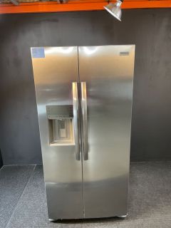 Refrigerador Frigidaire Gallery de 22.3 pies cúbicos y 32.75 pulgadas de ancho, de dos puertas verticales, en acero inoxidable antihuellas - GRSS2352AFC