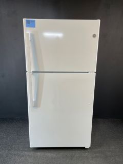 GE White 21 cu ft Top Freezer 32.75" wide uses IM4D - GTS22KGNRWWC