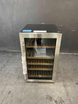 GE 19 Inch Wide 4.1 cu ft Beverage Center with 125 Can Capacity in Glass/Stainless Trim - GVS04BQNSSC