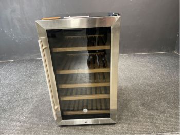 GE 19 Inch Wide 4.1 cu ft Beverage Center with 125 Can Capacity in Glass/Stainless Trim - GVS04BQNSSC