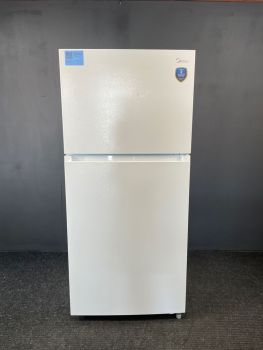 Refrigerador Midea de 30 pulgadas y 18 pies cúbicos con congelador superior Energy Star en color blanco - Con fabricador de hielo IM1900MD - MRT18D3BWW