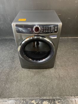 Secadora eléctrica Electrolux de 8 pies cúbicos con control frontal y vapor, color titanio - ELFE7637ATC