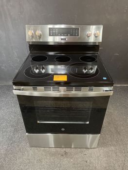 GE 30" Electric Convection Range w/ No Preheat Air Fry and EasyWash Oven Tray in Stainless Steel - GRF600AVSSC