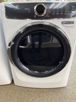 Secadora eléctrica Electrolux de 8.0 pies cúbicos con control frontal y vapor, color blanco - ELFE7637AW NUEVA