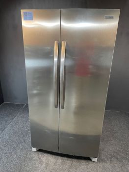 Refrigerador Frigidaire de 26.4 pies cúbicos y 35.75 pulgadas de ancho, de dos puertas verticales, en acero inoxidable - FRSN2610AFC