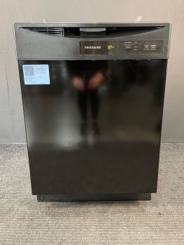 Lavavajillas empotrable Frigidaire de 24" y 62 dBA con controles frontales, color negro - FDPC4221AB