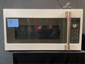 GE Cafe 1.7 Cu Ft. 30" 950W Over the Range Convection/AirFry Microwave Vent in White Matte - CVM517P4RW2