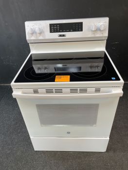 GE 30" Electric Convection Range w/ No Preheat Air Fry and EasyWash Oven Tray in White - GRF600AVWWC