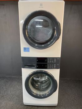 Lavadora/secadora eléctrica apilable Electrolux de 4.5/8.0 pies cúbicos y 27 pulgadas de ancho, color blanco - ELTE7300AW