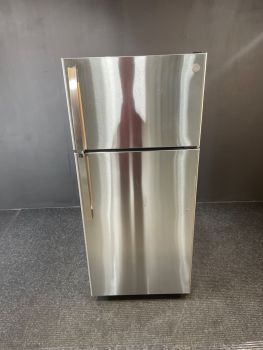 GE 28 Inch Wide 17 Cu Ft Energy Star Top Freezer Refrigerator in Stainless; Optional IM4D Icemaker - GTE17GSNRSSC
