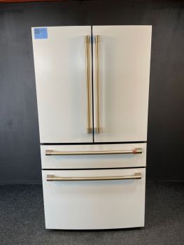 Café 28.7 Cu. Ft. White Matte French Door Refrigerator With Auto Fill Pitcher - CGE29DP4TW2C