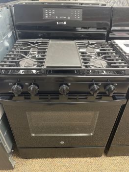 GE 30" Free-Standing Gas Conv Range with No Preheat Air Fry and EasyWash Oven Tray in Black - GGF600AVBB