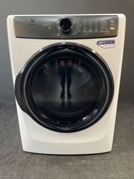 Secadora eléctrica Electrolux de 8 pies cúbicos con control frontal y vapor, color blanco mate - ELFE7738MW