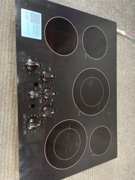 GE 30" Electric Smoothtop Cooktop with Knobs and 5 Burners in Black - JEP5030DTBBC