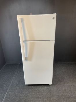 GE 28 Inch 18 Cu Ft EnergyStar Top Freezer Refrigerator with Icemaker in White - GIE18GTNRWWC