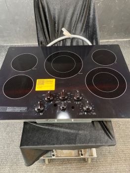 GE 30" Electric Smoothtop Cooktop with Knobs and 5 Burners in Black - JEP5030DTBBC