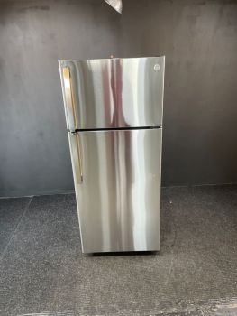 GE 28 Inch 18 Cu Ft Top Freezer Refrigerator in Stainless; uses optional IM4D Icemaker - GTS18GSNRSSC