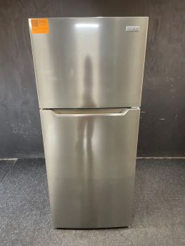 Frigidaire 28"W 18 Cu Ft EnergyStar Top Freezer Refrigerator in Stainles; Optional Icemak IMKTTM0018 - FFHT1822UVC