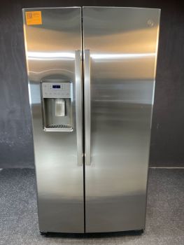 Refrigerador GE de 25.1 pies cúbicos y 35.75 pulgadas de ancho, de dos puertas verticales, en acero inoxidable antihuellas - GSS25IYNFS