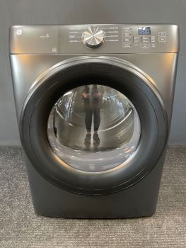 Secadora eléctrica GE de 28 pulgadas y 7.8 pies cúbicos con controles frontales, color grafito carbón - GFD35ESPYDSC