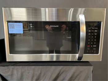 Microondas Frigidaire de 1.8 pies cúbicos de capacidad y 30 pulgadas de ancho para instalar sobre la estufa, en acero inoxidable - FMOS1846BS