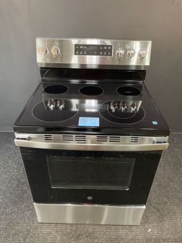 Cocina eléctrica independiente GE de 76 cm (30") con superficie lisa y autolimpieza, en acero inoxidable - GRF500PVSS