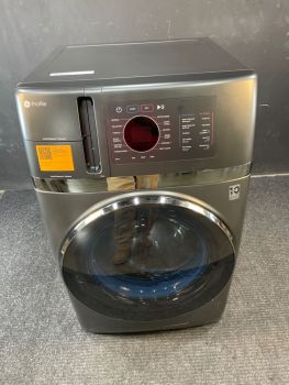 Lavadora/secadora combinada GE Profile de 28 pulgadas y 4.8 pies cúbicos con tecnología de bomba de calor sin ventilación en color carbón - PFQ97HSPVDSC
