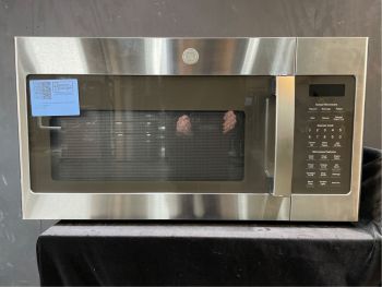 Microondas GE de 1.9 pies cúbicos de capacidad, 30 pulgadas de ancho, 1000 W, con sensor, para instalar sobre la estufa, en acero inoxidable - JVM7195SKSSC