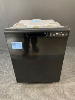 Lavavajillas GE de 24 pulgadas con controles integrados en el frontal, 55 dBA, color negro - GDF535PGRBB