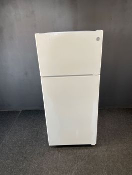 GE White 16.6 cu ft Top Freezer Energy Star Pocket Handle - GPE17CTNRWWC