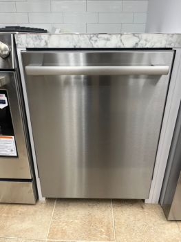 Bosch 500 Series 24" Top Control 44 Decibel Dishwasher with Bar Handle and 3rd Rack in Stainless - SHX65CM5N