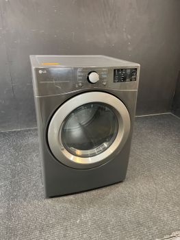 Secadora eléctrica LG de 7.4 pies cúbicos con controles frontales y sensor en el centro, color negro - DLE3470MC