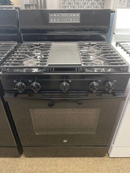 GE 30" Free-Standing Gas Range w/ Self Clean 5 Burners in Black - GGF500PVBB