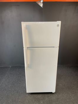GE 28 Inch Wide 18 Cu Ft Energy Star Top Freezer Refrigerator in White; Optional IM4D Icemaker - GTE18GTNRWWC