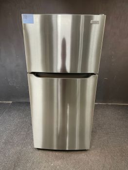 Frigidaire 30"W 18 Cu Ft EnergyStar Top Freezer Refrigerator in Stainles; Optional Icemaker IM117000 - FFHT1835VSC