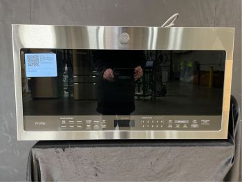 Microondas GE Profile de 2.1 pies cúbicos, 30 pulgadas, 1000 W, con control inferior y sensor, en acero inoxidable - PVM9005SJSSC