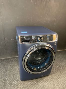 Lavadora de carga frontal GE Profile de 5.3 pies cúbicos y 28 pulgadas de ancho con vapor en color azul zafiro - PFW870SPVRS