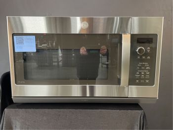 Microondas GE Profile de 2.2 pies cúbicos, 30" y 1000 W con sensor, para instalar sobre la estufa, con ventilación extensible, en acero inoxidable - PVM9225SRSSC