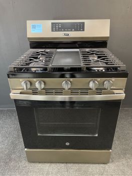 Cocina de gas independiente GE de 76 cm (30") con freidora de aire sin precalentamiento y bandeja de horno EasyWash en color pizarra - GGF600AVESC