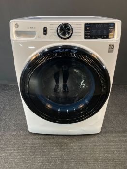 Lavadora de carga frontal GE de 4.6 pies cúbicos y 28 pulgadas de ancho, color blanco - GFW510SCVWWC