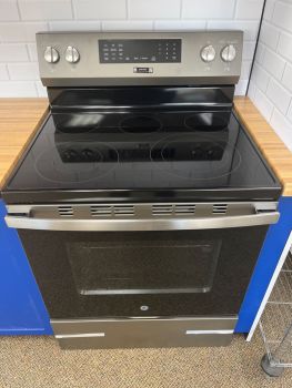 GE 30" Electric Convection Range w/ No Preheat Air Fry and EasyWash Oven Tray in Slate - GRF600AVES
