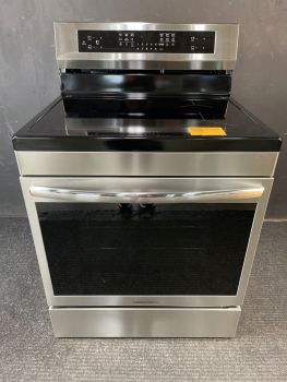 Cocina independiente Frigidaire Gallery de inducción con superficie lisa, convección y freidora de aire, en acero inoxidable - GCRI3060BF