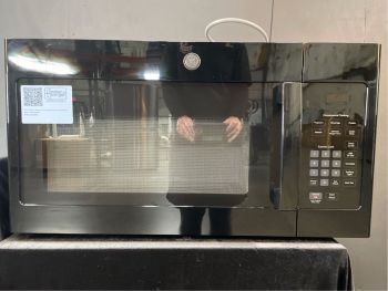 Microondas GE de 1.6 pies cúbicos de capacidad, 30 pulgadas de ancho, 1000 W, para instalar sobre la estufa, color negro - JVM3160DFBBC