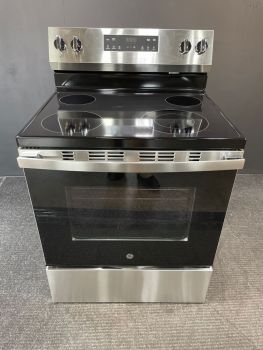 Cocina eléctrica GE de 30" con superficie lisa y autolimpiante a vapor, fabricada en acero inoxidable - GRF400SVSS