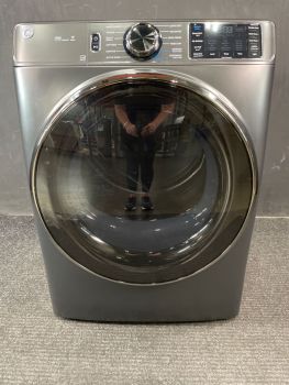 Secadora de gas GE de 28 pulgadas y 7.8 pies cúbicos con control frontal y vapor, color grafito carbón - GFD65GSPVDSC