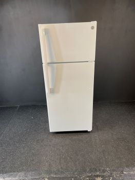 GE 28 Inch Wide 18 Cu Ft Top Freezer Refrigerator in White; uses optional IM4D Icemaker - GTS18HGNRWWC
